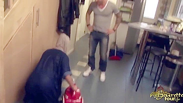 Empregada árabe de hijab leva gozada no cu após anal