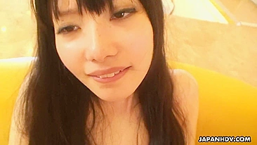 Pau abençoando a buceta peluda de japinha peituda pequena