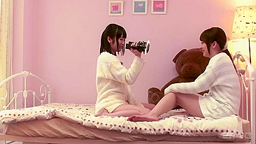 Clipe softcore japonês com duas adolescentes fofinhas