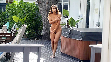 Cara espia vizinha gostosa e descobre que ela tá carente pelo namorado ocupado