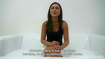 Tcheca fofa Eva Strauss com corpinho teen passa no primeiro casting pornô