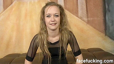 Vadia magrinha Keegan Kade dominada e face-fucked por dois machos com grosseria