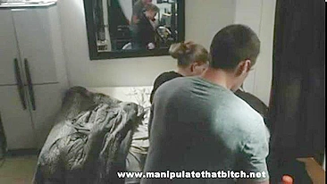 Cara pega loira, leva pra casa pra transar e filma tudo com câmera escondida