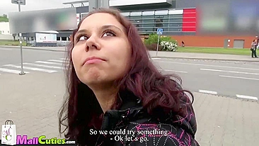 Teen sem grana pra camiseta no shopping topa boquete e foda com estranho