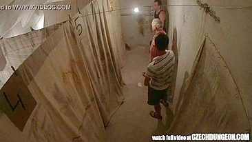 Pobres pagam pra foder prostitutas tchecas em masmorra sexual