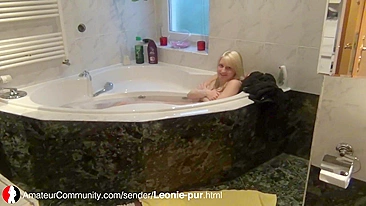 Comunidade Amadora mostra boquete POV de loirinha fofa