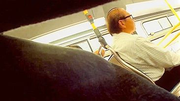 Mais um upskirt safado em público de novinhas de calcinha fofa