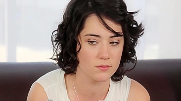 Morena de cabelo curto arrasa no primeiro casting