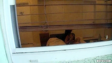 Voyeur grava latina da webcam posando pelada