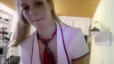 Garota legal tem buceta molhada fodida pelo cara em vídeo caseiro