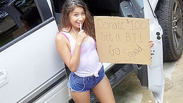 Asiática universitária dá apoio porno XXX com boquete delicioso