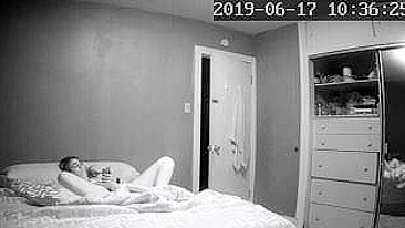 IP hackeada - Magrinha brinca com dildo LQ