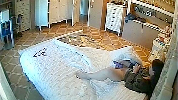 Irmã novinha pega se masturbando sozinha em casa