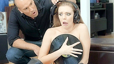 Babá vadia leva punição bruta com sexo em vídeo porno