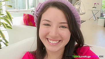 Ator mete pau XXX na xota asiática e goza na boca