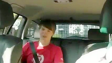 Gostosa madura peituda deixa filho tarado feliz e com tesão