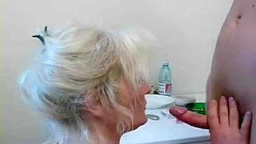 Filho da velha não aguenta esperar pra gozar no incesto