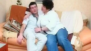 Cara tá cansado mas mãe morena consegue transa incestuosa