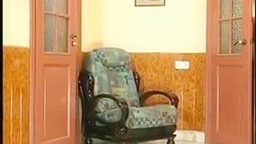 Cara pega e fode mãe cobrindo barriga de porra após incesto