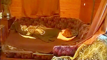 No deserto sexual da mãe, filho é oásis incesto que dá a foda desejada