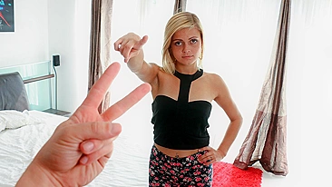 Filha loirinha fofa faz sexo tabú com pai pra sair de casa