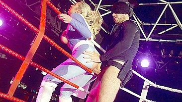 Garanhão XXX Xander Corvus fode gata vestida no ringue