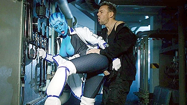 Cara ansioso com pau latejante fode alienígena peituda em pé