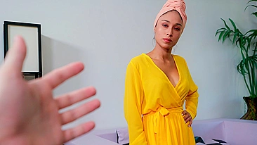 Dona de casa muçulmana de hijab seduz enteado pra foder sua xota ansiosa