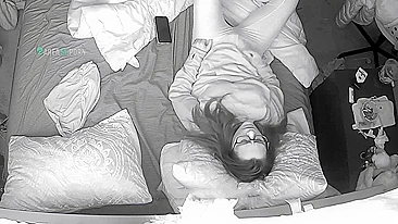 Mãe gozando em legging justa, eu espiando! Câmera escondida