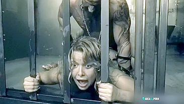 ÁREA51 PORNÔ - Maníaco estupra garota na prisão