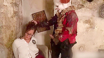 AREA51 PORN - Palhaço do inferno fode uma novinha