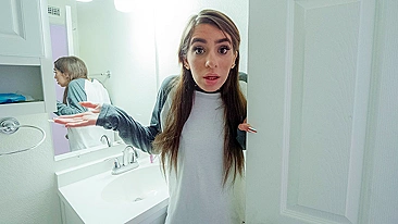 Morena de trancinhas Joseline Kelly engole pau do irmão na xota molhada