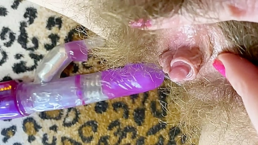 Ereção de Clitóris Grande. Teste de vibrador coelho em POV com orgasmo