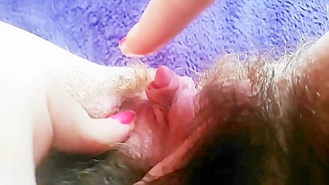 Compilação sexy de 1 hora de puta amadora tocando na xoxota peluda