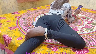 Pra pegar celular de volta, irmã indiana tem que dar pro irmão