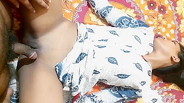 Irmã indiana tava só dormindo quando irmão veio transar com ela