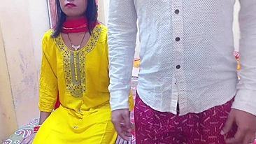 Irmã obediente deixa irmão indiano meter na buceta pra câmera