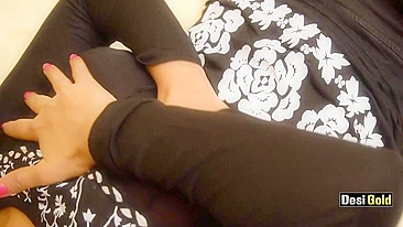 Indiana amadora brinca na buceta com papo sujo em hindi