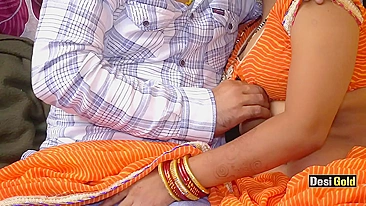 Vídeo amador de esposa indiana rabuda cavalgando o pau do marido
