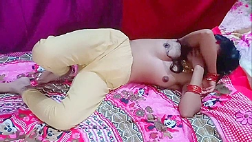 Vagina de bhabhi indiana é detonada por cara amador falando hindi