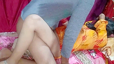 Bhabhi tímida chama vizinho indiano pra uma rapidinha em casa