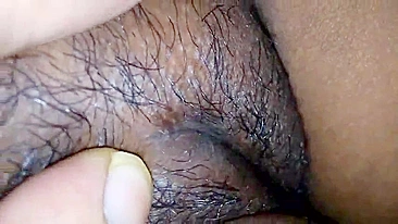 Tia indiana mostra buceta pro cinegrafista de pornô Bhabhi com pasta de dente