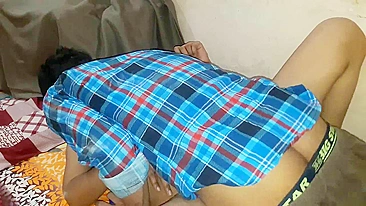 Bhabhi de peitos suculentos enlouquece garoto indiano em pornô desi caseiro