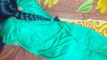 Bhabhi de sari abre a xota peluda pro devar gravar pornô indiano