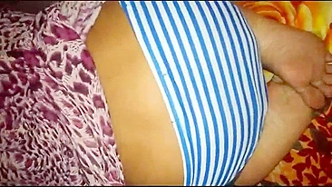 Desi mostra partes íntimas pro câmera indiano que come a bhabhi