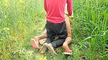 Bhabhi indiana danada provoca devar mostrando partes íntimas e ele fode a buceta