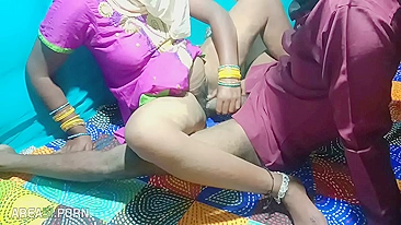 Marido da irmã satisfaz cunhada indiana em duas posições