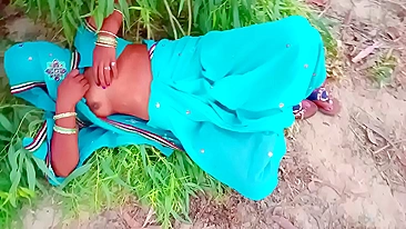 Cunhada desi excita cinegrafista indiano e curte pau na buceta