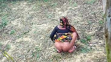 Estranho vê bhabhi indiana piscando peitos e buceta desi