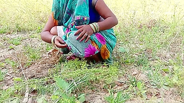 Dia perfeito pra bhabhi desi cavalgar pau indiano ao ar livre